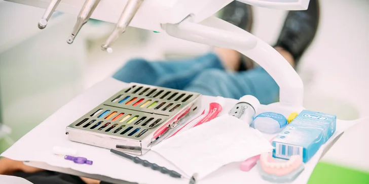 Žiarivý úsmev vďaka bieleniu zubov vo Family Dental Care