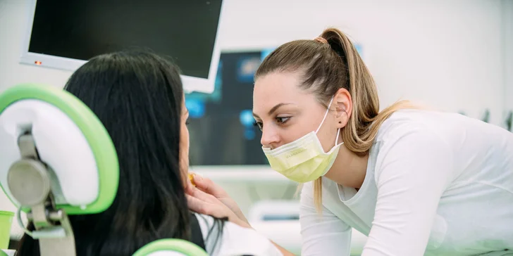 Žiarivý úsmev vďaka bieleniu zubov vo Family Dental Care