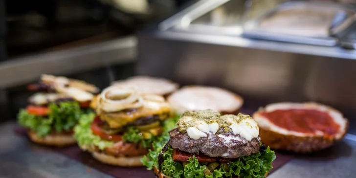 Poctivý burger podľa výberu s domácimi hranolkami