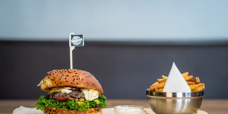 Poctivý burger podľa výberu s domácimi hranolkami