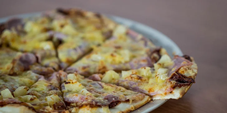 Pizza podľa vlastného výberu zo 17 druhov