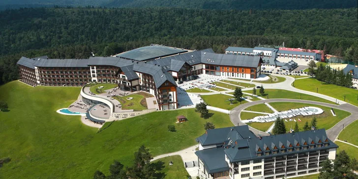 Pobyt v lone panenskej prírody v luxusnom hoteli s 3-poschodovým wellness & spa a s lákavými atrakciami pre celú rodinu