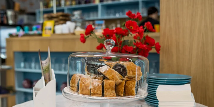 Káva, torta, ovocný pohár či horúca čokoláda v Madison Coffee