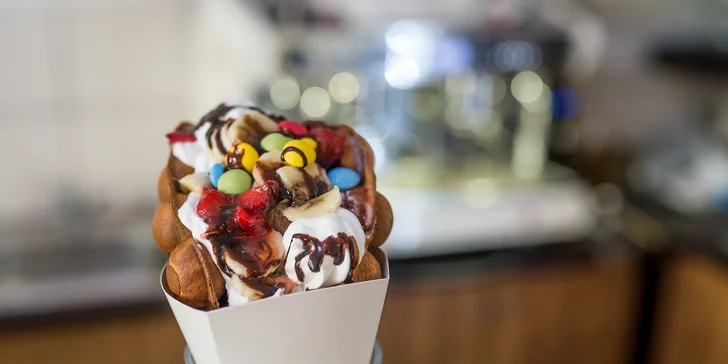 Bubble waffle, palacinky, muffiny či zákusok s nápojom podľa výberu