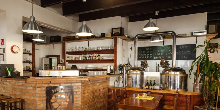 Poutine – kanadské hranolčeky so syrom, pulled pork a cibuľkou