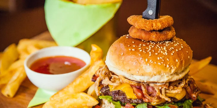 Premium burger s hranolčekmi a pivnou ochutnávkou