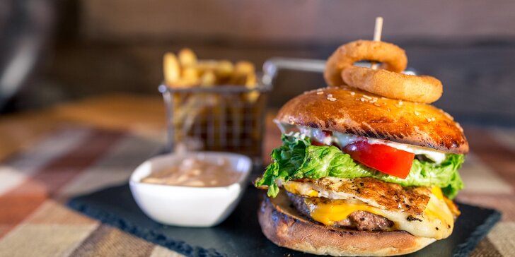 100 % Hovädzí burger s hranločekmi podľa vlastného výberu