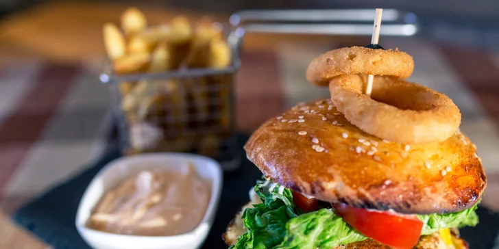 100 % Hovädzí burger s hranločekmi podľa vlastného výberu