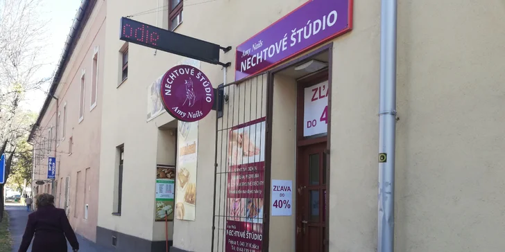 Profesionálna klasická manikúra, gélové alebo akrylové nechty