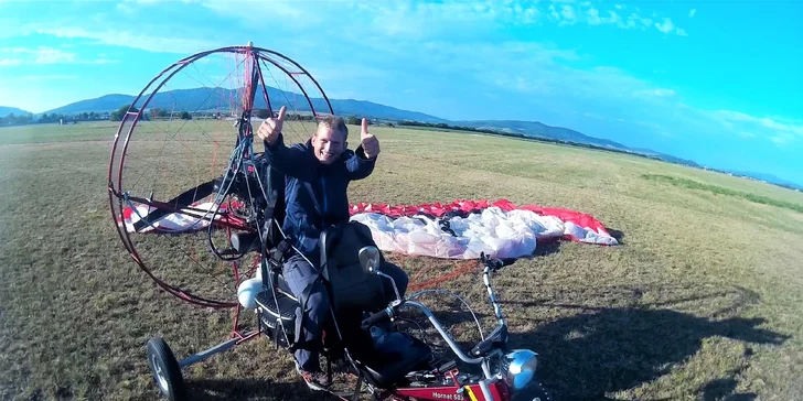 Motorový paragliding – tandemový let ponad Trenčiansky hrad