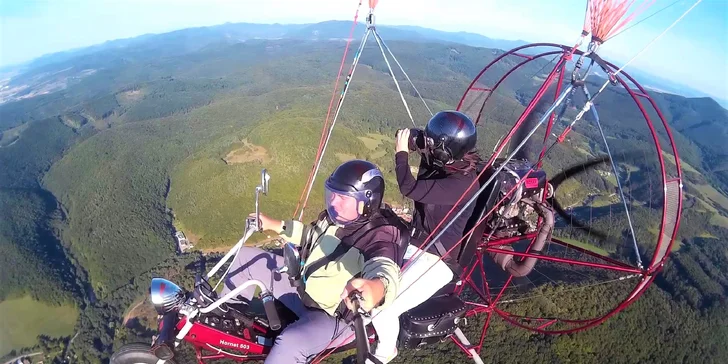 Motorový paragliding – tandemový let ponad Trenčiansky hrad