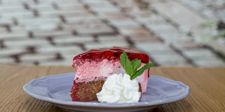 Káva, torta, ovocný pohár či horúca čokoláda v Madison Coffee