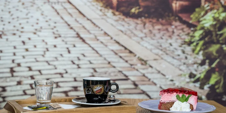 Káva, torta, ovocný pohár či horúca čokoláda v Madison Coffee