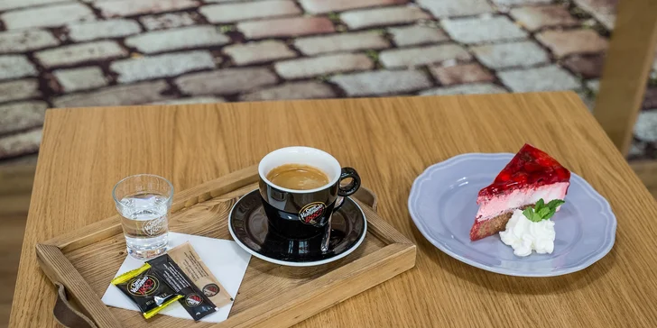 Káva, torta, ovocný pohár či horúca čokoláda v Madison Coffee
