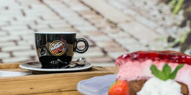 Káva, torta, ovocný pohár či horúca čokoláda v Madison Coffee