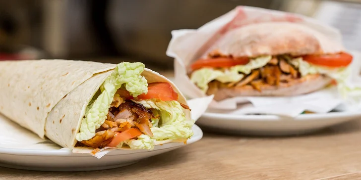 Chrumkavý kebab v tureckom chlebe alebo v placke