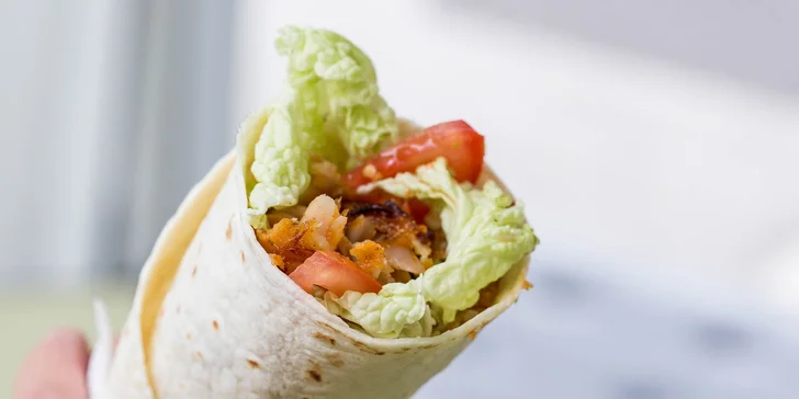Chrumkavý kebab v tureckom chlebe alebo v placke