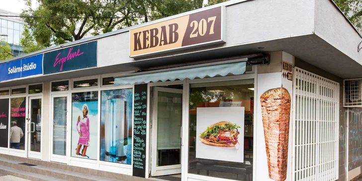 Chrumkavý kebab v tureckom chlebe alebo v placke