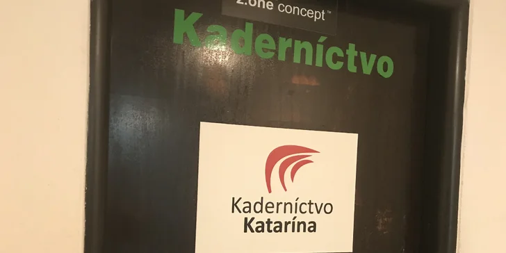 Dámsky strih alebo strih s horúcimi nožnicami v kaderníctve Katarína
