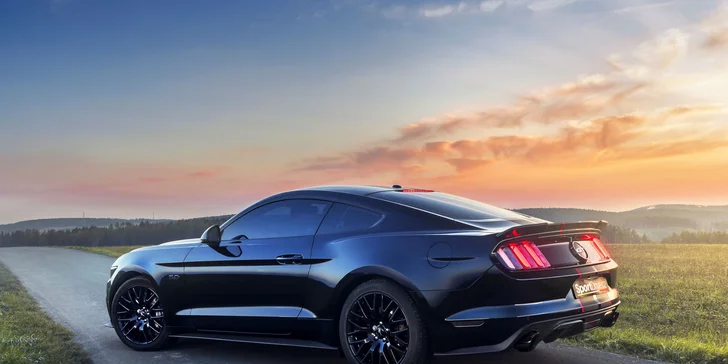 Jazda snov: 15–60 minút za volantom peckového Fordu Mustang GT