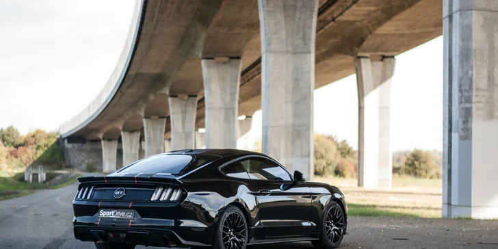 Jazda snov: 15–60 minút za volantom peckového Fordu Mustang GT
