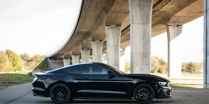 Jazda snov: 15–60 minút za volantom peckového Fordu Mustang GT