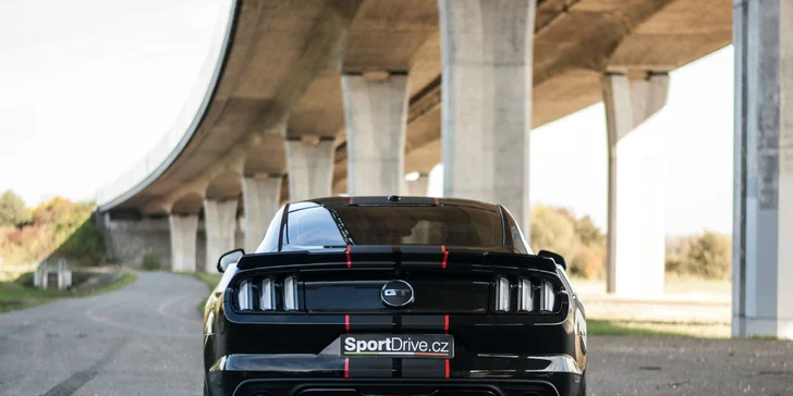 Jazda snov: 15–60 minút za volantom peckového Fordu Mustang GT