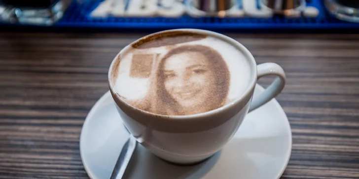 Výborný choco kebab, selfiecino, raňajky či čokoláda v Spezax Caffé