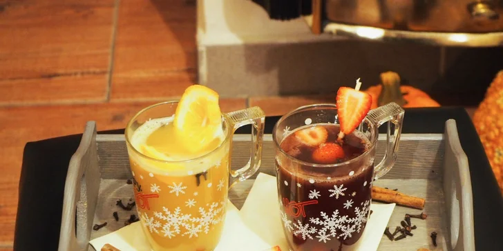Horúci punč, varené víno alebo hot apple v Spezax Caffe