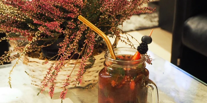 Horúci punč, varené víno alebo hot apple v Spezax Caffe