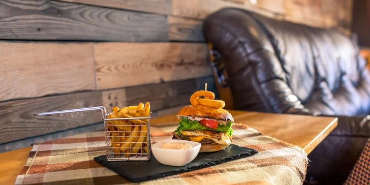 100 % Hovädzí burger s hranločekmi podľa vlastného výberu