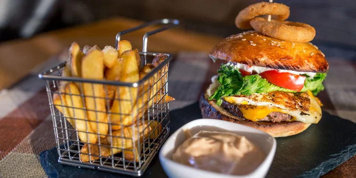 100 % Hovädzí burger s hranločekmi podľa vlastného výberu