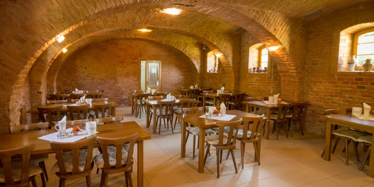 Relaxačný pobyt v hoteli Relax Hotel Štork s raňajkami, vírivkou aj saunou