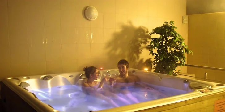 Relaxačný pobyt v hoteli Relax Hotel Štork s raňajkami, vírivkou aj saunou