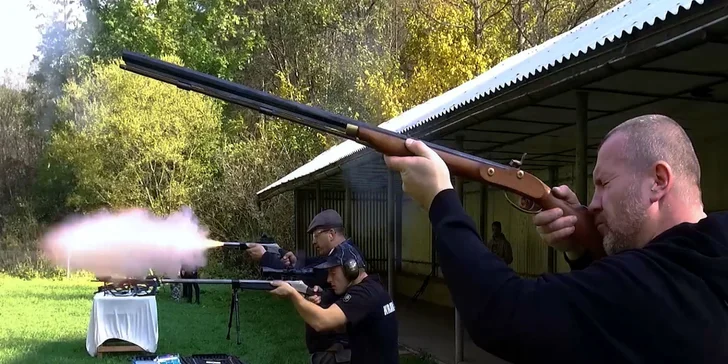 Streľba z historických zbraní v modernom štýle