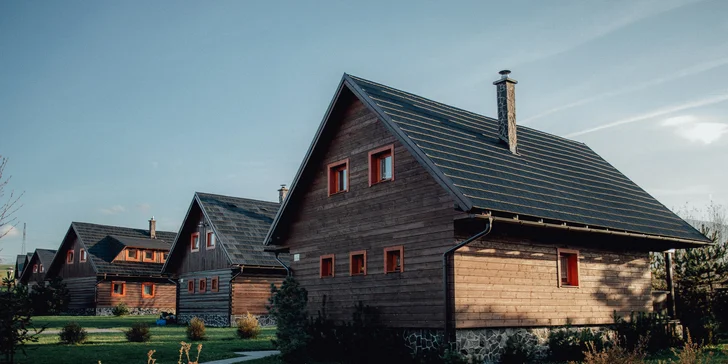 Komfortné drevenice pre 6 osôb + aktivity a wellness v rámci areálu Sojka Resortu neďaleko Bešeňovej