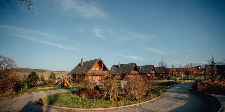 Komfortné drevenice pre 6 osôb + aktivity a wellness v rámci areálu Sojka Resortu neďaleko Bešeňovej