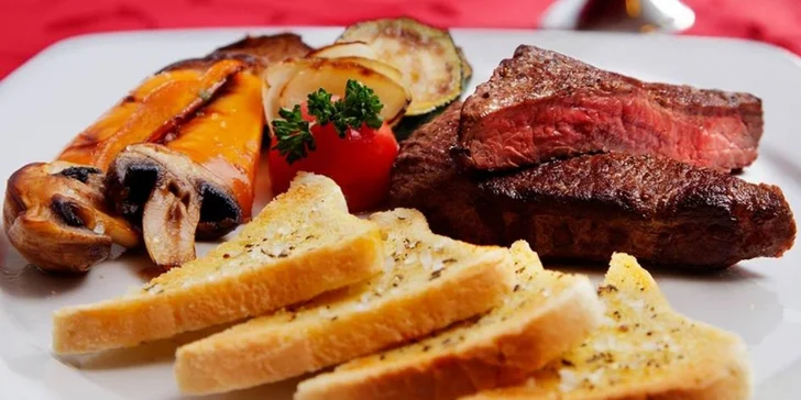 Do Beskýd na víkend: 4-chodová večera s bio hovädzími steakmi, sauna i lyžovanie