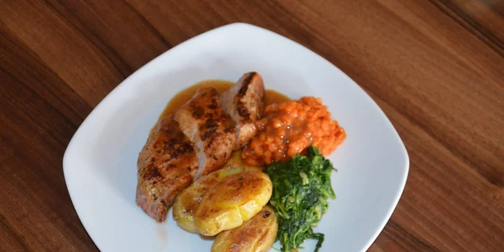 Do Beskýd na víkend: 4-chodová večera s bio hovädzími steakmi, sauna i lyžovanie