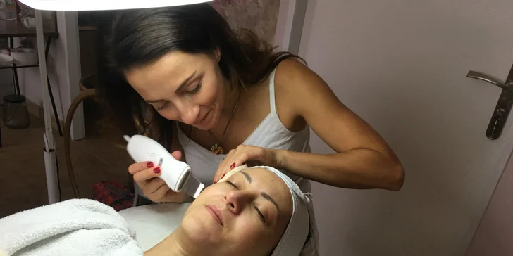 Kompletné ošetrenie tváre a dekoltu s masážou