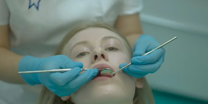 Dentálna hygiena bez pieskovania, s pieskovaním alebo bielenie chrupu lampou ZOOM 4