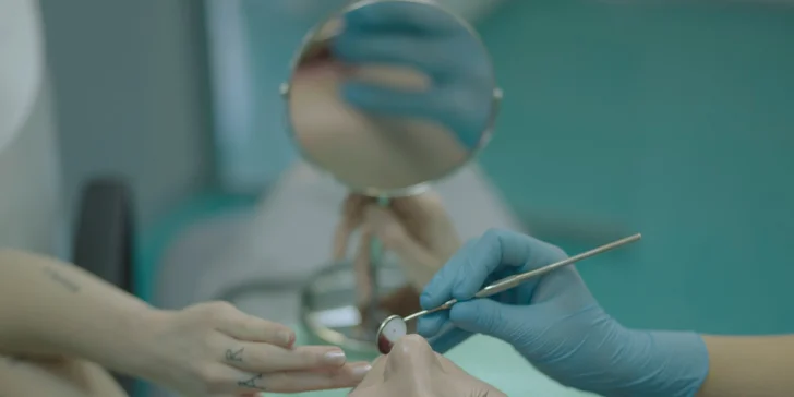Dentálna hygiena bez pieskovania, s pieskovaním alebo bielenie chrupu lampou ZOOM 4
