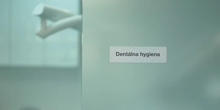 Kompletná dentálna hygiena s pieskovaním a fluoridáciou alebo bielenie chrupu lampou ZOOM 4