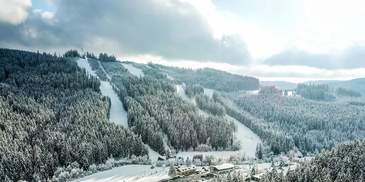 Čarovná zima v Beskydách - lyžovačka, wellness aj polpenzia