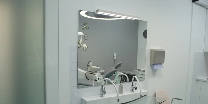 Kompletná dentálna hygiena s pieskovaním a fluoridáciou alebo bielenie chrupu lampou ZOOM 4