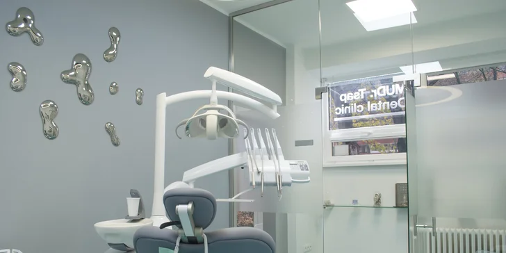 Kompletná dentálna hygiena s pieskovaním a fluoridáciou alebo bielenie chrupu lampou ZOOM 4