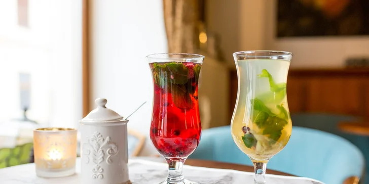 Káva, horúci drink, zákusok, croissant či pralinky v café Racine