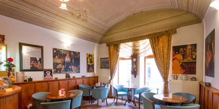 Káva, horúci drink, zákusok, croissant či pralinky v café Racine