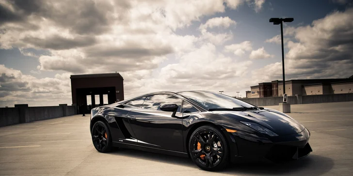 Zážitkové jazdy na Ferrari, Lamborghini či Mercedes Benz