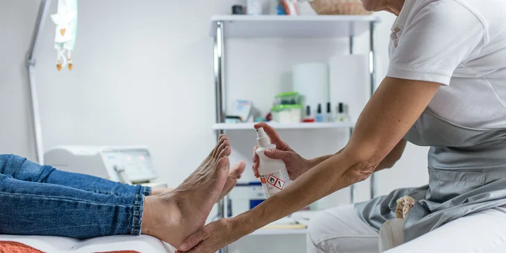 Hydratované a hladké chodidlá vďaka medicinálnej suchej pedikúre